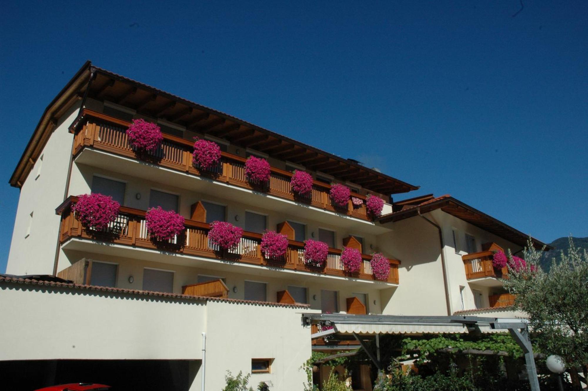 Hotel Loewenwirt Cermes Εξωτερικό φωτογραφία